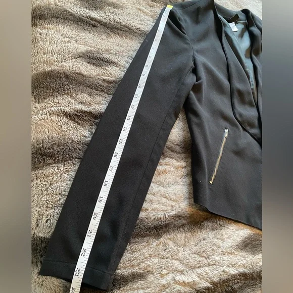H&M a-symmetrical blazer - Picture 6 of 11